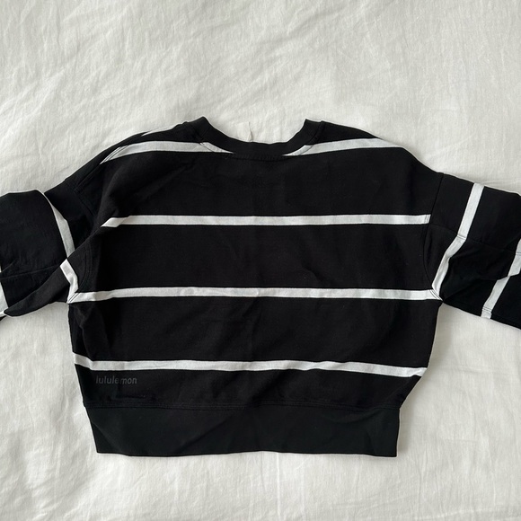 Lululemon- Perfectly oversized cropped sweatshirt - blk/white size 6 - Picture 7 of 9